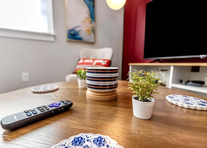 Poetic 1bd Ground Lvl Apartment *